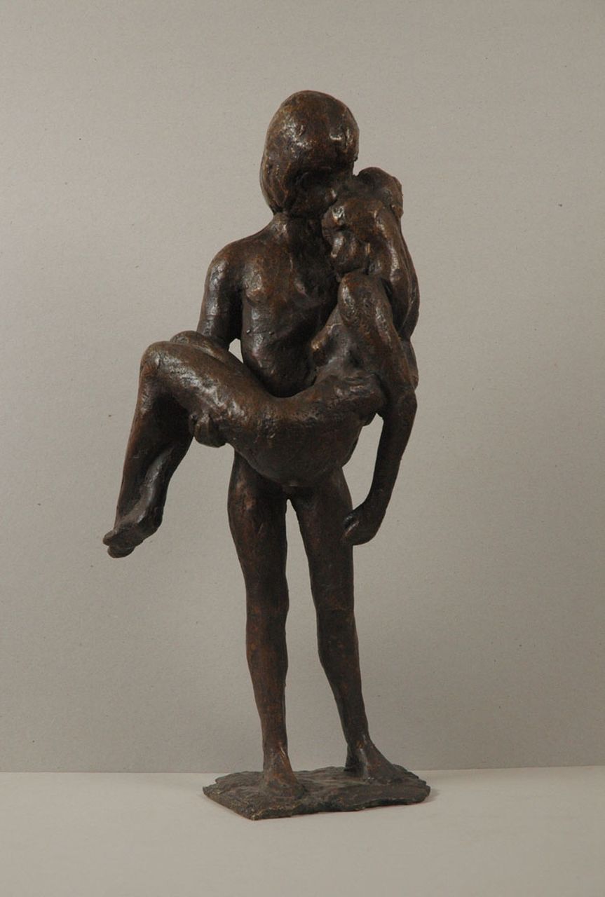 Gomes K.A.M.  | 'Karel' Andreas Maria Gomes, Man, zijn vrouw dragend, brons 46,0 x 22,0 cm